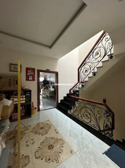 Nhà BTCT 4x13 HXH 1 trệt 2 lầu sân thượng 5PN chỉ 6,1 tỷ