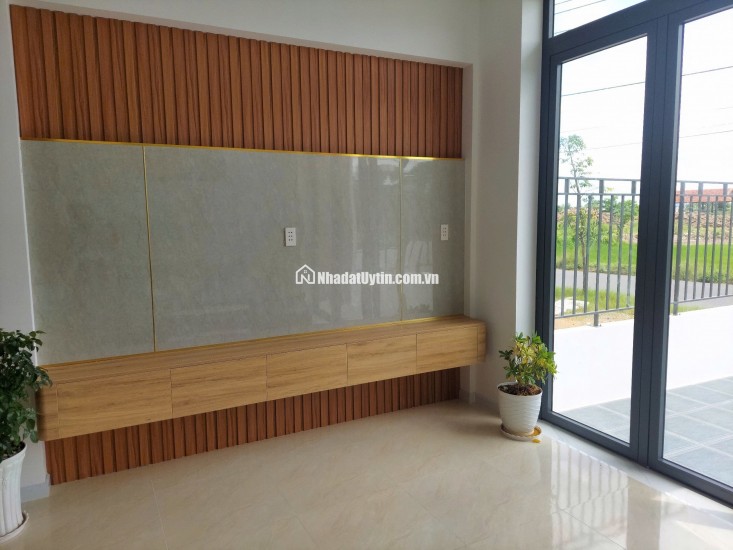 Bán Gấp Nhà Mặt Tiền Tại Cần Đước