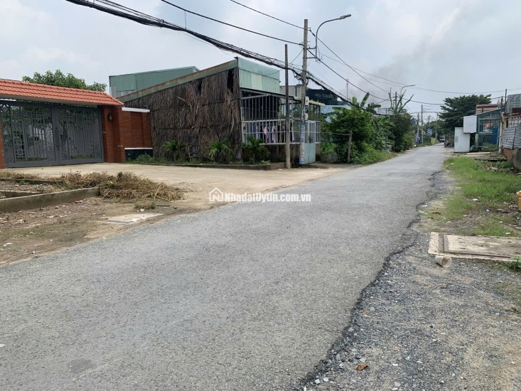 Bán ĐẤT 700m2, 300m2 đất nông nghiệp nằm mặt tiền Phạm Văn Hai Bình Chánh