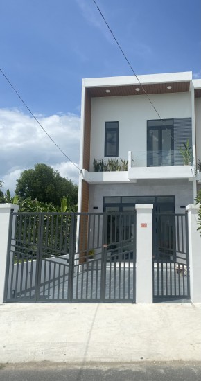 NHÀ MẶT TIỀN ĐƯỜNG NHỰA LỚN - TRUNG TÂM TT CẦN ĐƯỚC