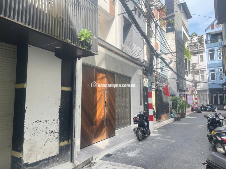 Chính Chủ Bán Hxh Lê Thị Riêng, P. Bến Thành, Q.1. Dt: (4.75 X 15m ), Chỉ 18 Tỷ, Tell: O911.16O.692