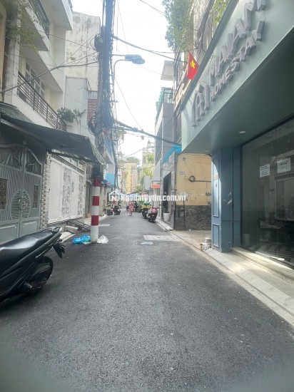 Chính Chủ Bán Hxh Lê Thị Riêng, P. Bến Thành, Q.1. Dt: (4.75 X 15m ), Chỉ 18 Tỷ, Tell: O911.16O.692