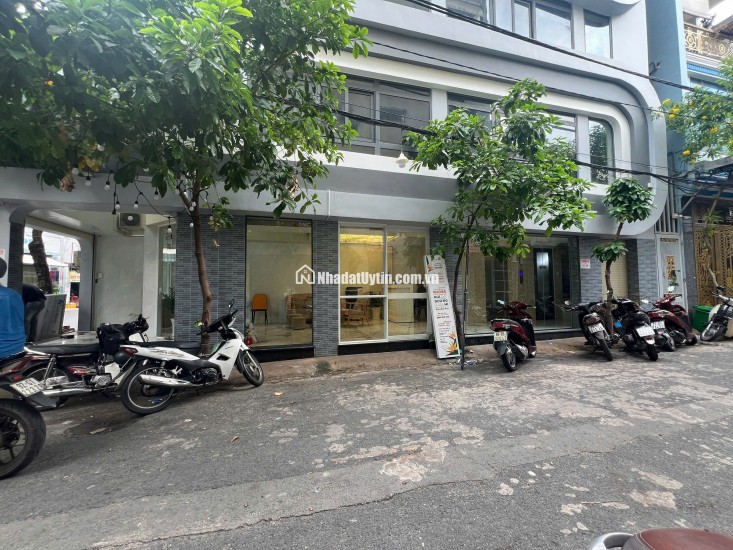 Chính Chủ Bán Mặt Tiền Ni Sư Huỳnh Liên, P.10, Q.Tân Bình. DT: (4 x 14m), Giá Chỉ 15 Tỷ. Liên Hệ: O911.16O.692