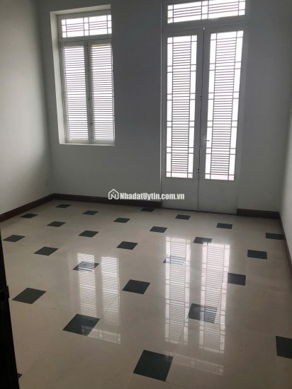 Bán Nhà Mặt Tiền 379 Ngô Gia Tự, P3,Q10