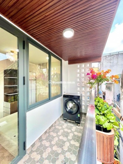 SIÊU PHẨM HOÀNG SA QUẬN 3

FULL NỘI THẤT SANG XỊN MỊN - 3 TẦNG 2PN

SD ~70M2 NGANG 3.6M SỔ A4 - 4.x TỶ