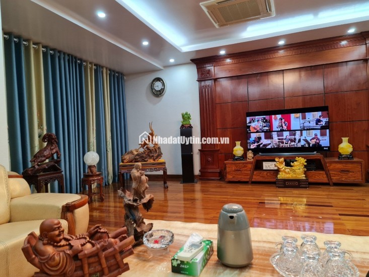 Cho thuê tòa biệt thự mặt đường Hoàng Thế Thiện 360m2