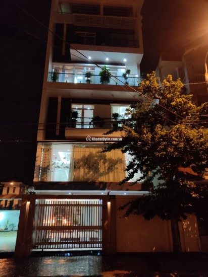 Cho thuê tòa biệt thự mặt đường Hoàng Thế Thiện 360m2