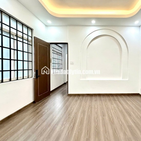 12 Tỷ: ngang 12m- Quận 10 ngay chợ An Đông, Medic Hòa Hảo- nhà 4 Tầng Xe hơi trong nhà. 0933910039