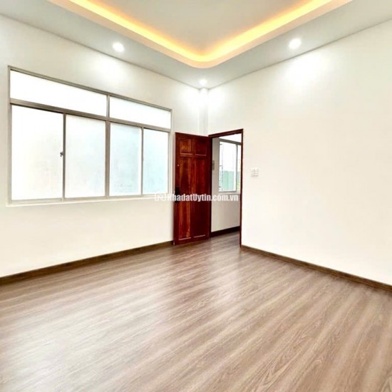 12 Tỷ: ngang 12m- Quận 10 ngay chợ An Đông, Medic Hòa Hảo- nhà 4 Tầng Xe hơi trong nhà. 0933910039