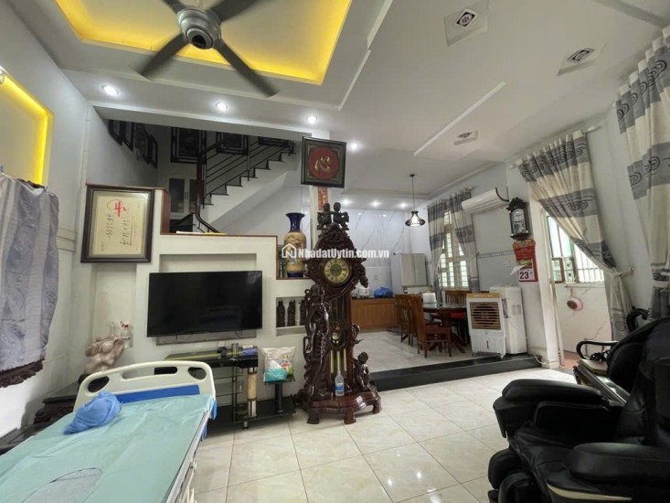 LÔ GÓC 2 MẶT XE TẢI ĐS 1 - 63m2 5 TẦNG  - CÁCH 1 CĂN RA VIEW SÔNG - NHỈNH 7 TỶ 

Mô tả: V0.7760111
LÔ GÓC 2 MẶT XE TẢI ĐS 1 - 63m2 5 TẦNG  - CÁCH