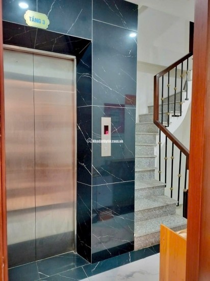 Nhà Tây Hồ, hàng hiếm, 6 tầng, thang máy xịn, 2 phút là ra Hồ Tây lộng gió!