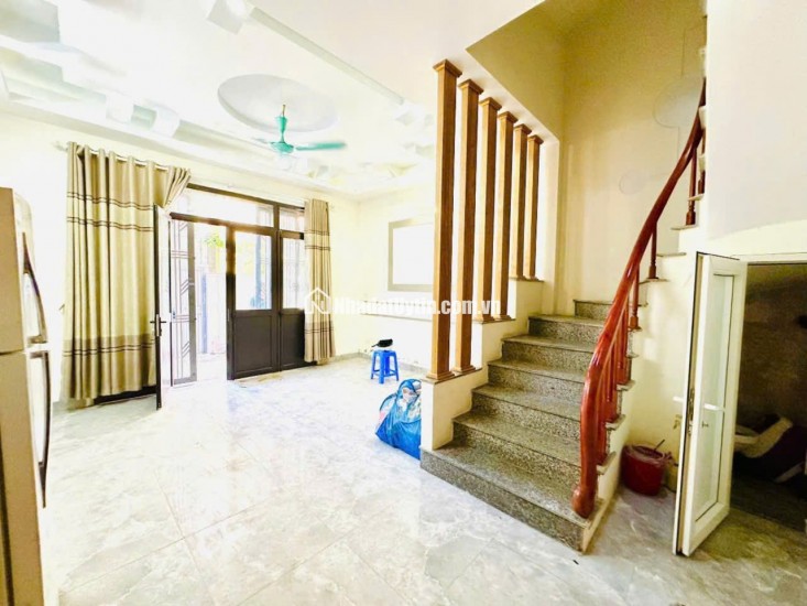 Nhà Tây Hồ, hàng hiếm, 6 tầng, thang máy xịn, 2 phút là ra Hồ Tây lộng gió!