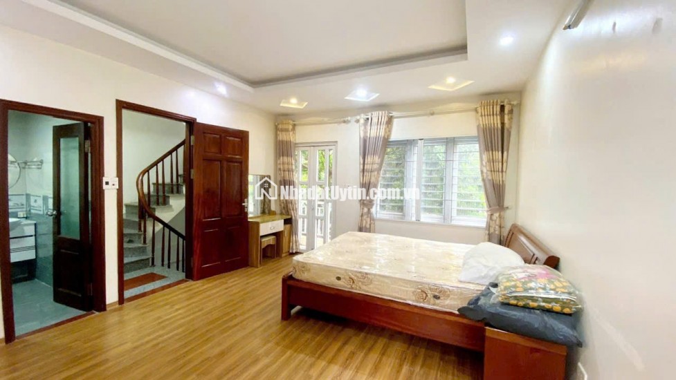 Nhà Tây Hồ, hàng hiếm, 6 tầng, thang máy xịn, 2 phút là ra Hồ Tây lộng gió!