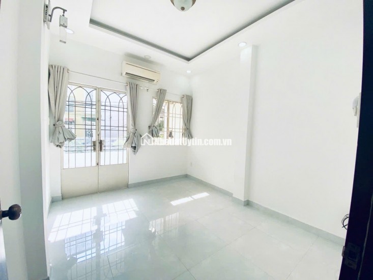 22 Triệu: nguyên căn XE HƠI TRONG NHÀ- Hoàng Hoa Thám- 3 Tầng 4 Phòng- Bếp & 4 Máy Lạnh. 0933910039