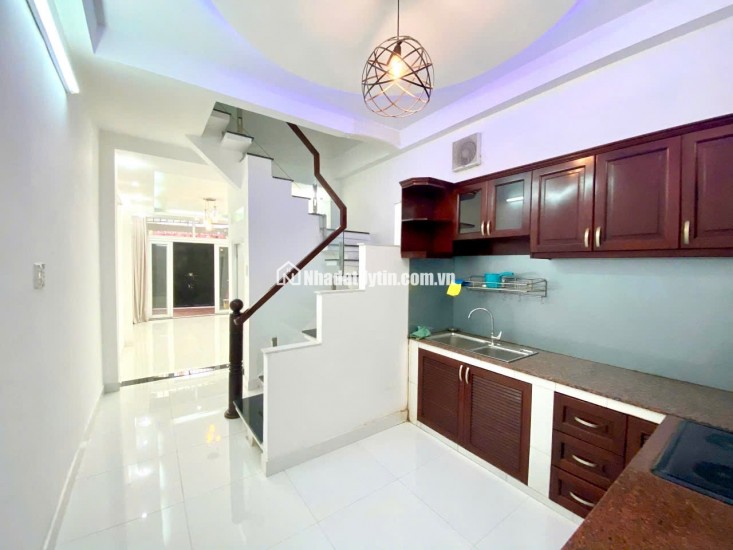 22 Triệu: nguyên căn XE HƠI TRONG NHÀ- Hoàng Hoa Thám- 3 Tầng 4 Phòng- Bếp & 4 Máy Lạnh. 0933910039
