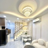 SIÊU PHẨM HOÀNG SA QUẬN 3

FULL NỘI THẤT SANG XỊN MỊN - 3 TẦNG 2PN

SD ~70M2 NGANG 3.6M SỔ A4 - 4.x TỶ