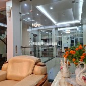 Cho thuê tòa biệt thự mặt đường Hoàng Thế Thiện 360m2