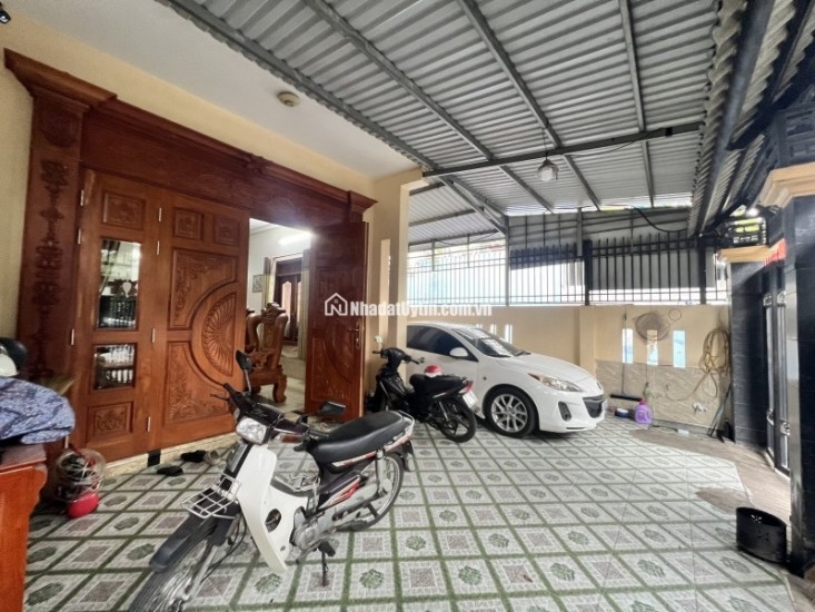 Bán nhà 2 Tầng LÔ GÓC 2 MT hẻm,SHR đường 2 xe hơi,gần trường TH Dĩ An