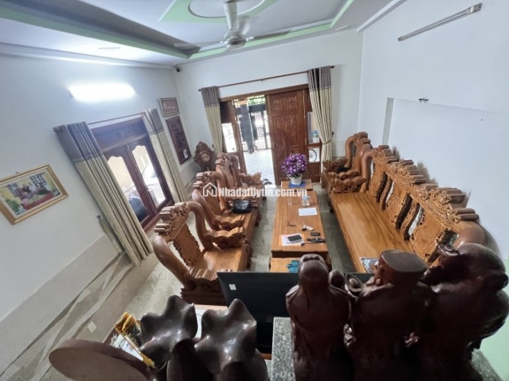 Bán nhà 2 Tầng LÔ GÓC 2 MT hẻm,SHR đường 2 xe hơi,gần trường TH Dĩ An