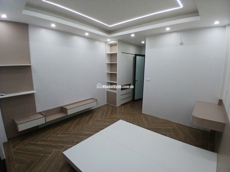 Bán Nhà Lô Góc 6 Tầng Thang Máy – 37m² Đại Mỗ – Giá Chỉ 8.x Tỷ