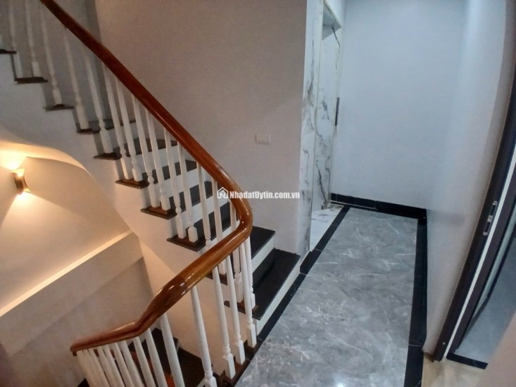 Bán Nhà Lô Góc 6 Tầng Thang Máy – 37m² Đại Mỗ – Giá Chỉ 8.x Tỷ