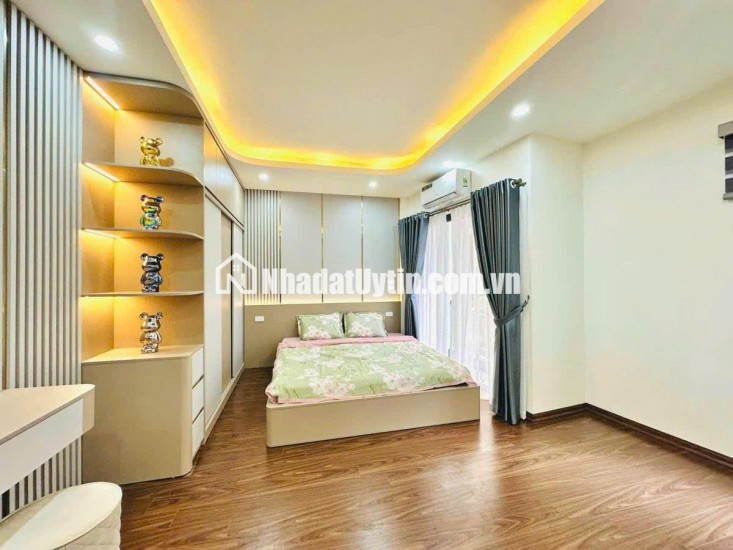 Siêu Phẩm Hiếm! Bán Nhà Đẹp, Thang Máy Quận Đống Đa - 141 Phố Thịnh Quang - S 40m2 - Giá Chào 14.8 Tỷ