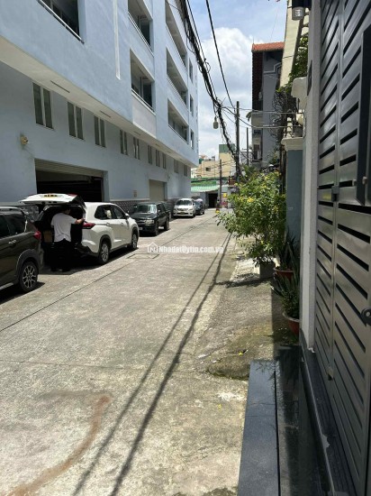 Chính Chủ Bán HXH Lê Thị Bạch Cát, P.11, Q.11: DT 4.15x20m, Giá Tốt 11,5 Tỷ.
