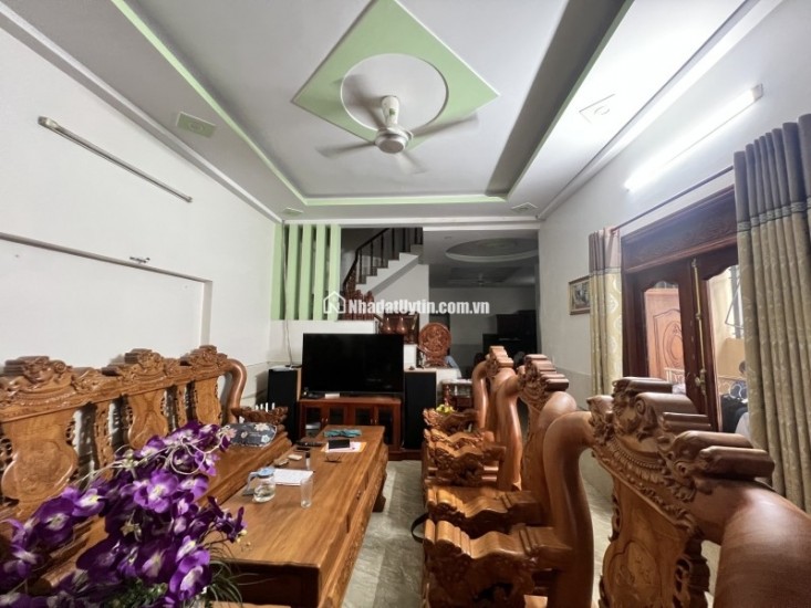 Bán nhà 2 Tầng LÔ GÓC 2 MT hẻm,SHR đường 2 xe hơi,gần trường TH Dĩ An