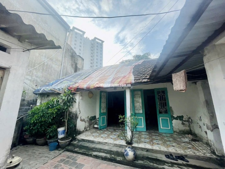 Hiếm! Đất Lạc Long Quân – 110m², ngõ thông thoáng, rộng, gần Hồ, an sinh đỉnh, giá 15 Tỷ.