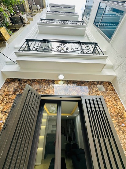 Chính chủ caàn nhượng  lại căn nhà tại ngõ 282 Kim Giang, DT36m2, 4 tầng giá 7,6 tỷ.