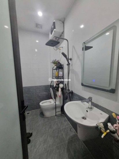 Chính chủ caàn nhượng  lại căn nhà tại ngõ 282 Kim Giang, DT36m2, 4 tầng giá 7,6 tỷ.