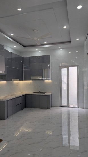 NHÀ ĐẸP HIỆN ĐẠI, HẺM Ô TÔ, NGAY TRUNG TÂM THỦ ĐỨC, GIÁ NHỈNH 6 TỶ.