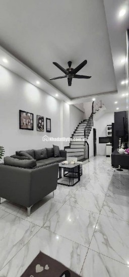 nằm ngay ngã 3 Ba La Dt hơn 40m, mặt tiền 3,5m , 3 tầng , thiết kế hiện đại thoáng mát