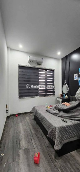 nằm ngay ngã 3 Ba La Dt hơn 40m, mặt tiền 3,5m , 3 tầng , thiết kế hiện đại thoáng mát