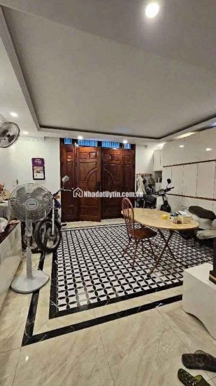 Hiếm Nhà Thạch Bàn 6 tầng – nội thất cao cấp – ô tô đỗ cửa