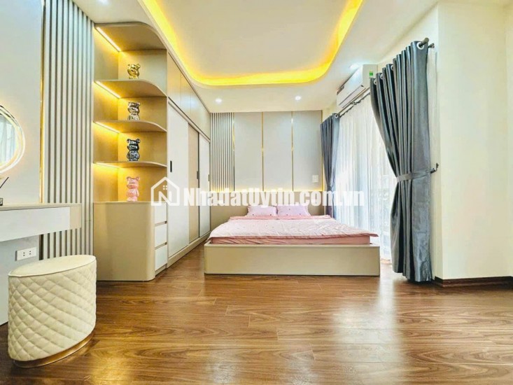 Siêu Phẩm Hiếm! Bán Nhà Đẹp, Thang Máy Quận Đống Đa - 141 Phố Thịnh Quang - S 40m2 - Giá Chào 14.8 Tỷ