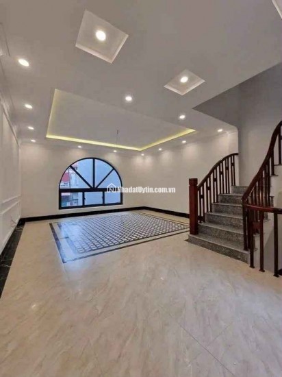 Hiếm Nhà Thạch Bàn 6 tầng – nội thất cao cấp – ô tô đỗ cửa