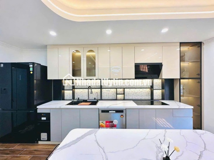 Siêu Phẩm Hiếm! Bán Nhà Đẹp, Thang Máy Quận Đống Đa - 141 Phố Thịnh Quang - S 40m2 - Giá Chào 14.8 Tỷ