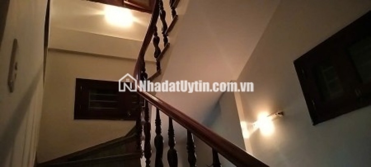 Chính chủ cho thuê nhà riêng 35m2 + 4 phòng ngủ + ngõ 81 Lương Định Của.