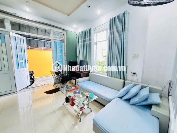 Nhà Mới 2 Tầng Gần Biển – Giá Chỉ 2 Tỷ 950 . diện tích 52m² Ngang 5.2m