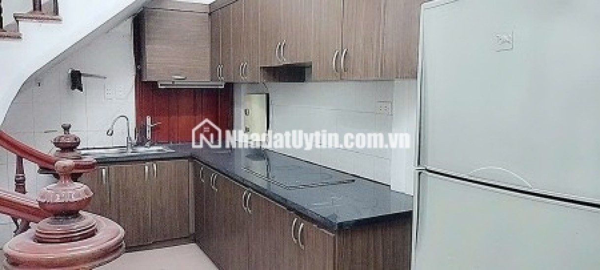 Chính chủ cho thuê nhà riêng 35m2 + 4 phòng ngủ + ngõ 81 Lương Định Của.