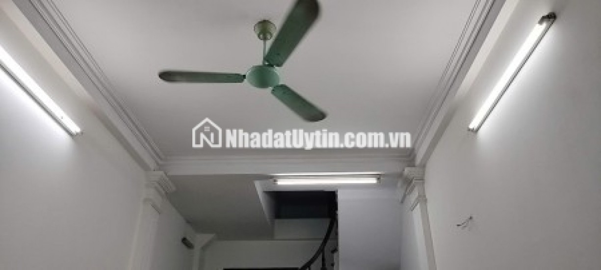 Chính chủ cho thuê nhà riêng 35m2 + 4 phòng ngủ + ngõ 81 Lương Định Của.