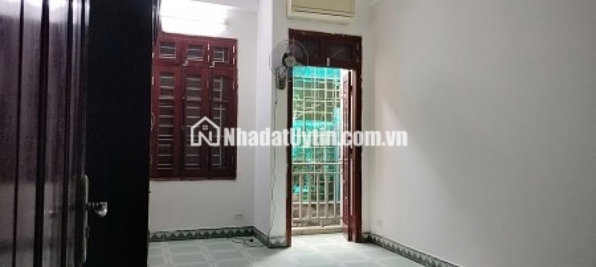 Chính chủ cho thuê nhà riêng 35m2 + 4 phòng ngủ + ngõ 81 Lương Định Của.