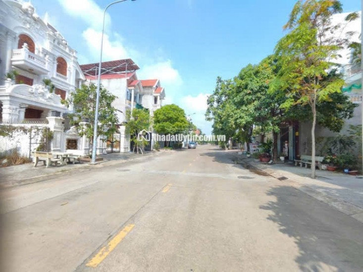 BÁN KHÁCH SẠN GIÁ RẺ 250M2 (10X25) 5 TẦNG TRUNG TÂM HÀNH CHÍNH DĨ AN - TP HỒ CHÍ MINH