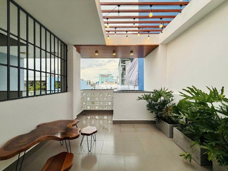 TRUNG TÂM GÒ VẤP - NGAY CÔNG VIÊN LÀNG HOA - 4 TẦNG - 63M² NỞ HẬU - XE HƠI ĐỖ CỬA - NHÀ MỚI FULL NỘI THẤT CAO CẤP.