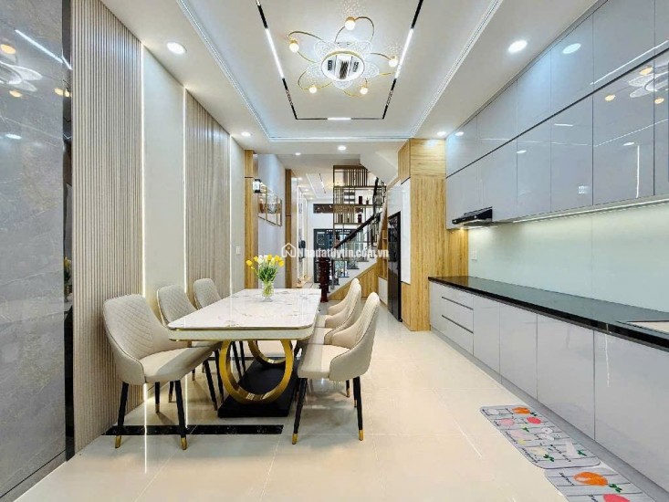 TRUNG TÂM GÒ VẤP - NGAY CÔNG VIÊN LÀNG HOA - 4 TẦNG - 63M² NỞ HẬU - XE HƠI ĐỖ CỬA - NHÀ MỚI FULL NỘI THẤT CAO CẤP.