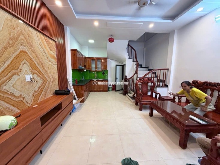 LÒ ĐÚC DÂN XÂY KHUNG CỘT BÊ TÔNG – GẦN PHỐ TRUNG TÂM HAI BÀ