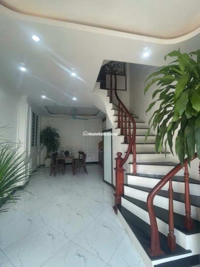 SIÊU PHẨM  LÔ GÓC DI TRẠCH, 5 TẦNG, 40m2 NGÕ THÔNG, NGAY Ô TÔ TRÁNH  6.3 TỶ
