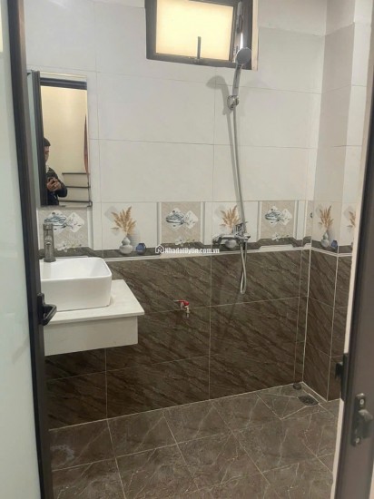 SIÊU PHẨM  LÔ GÓC DI TRẠCH, 5 TẦNG, 40m2 NGÕ THÔNG, NGAY Ô TÔ TRÁNH  6.3 TỶ