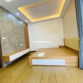 Nhà lô góc với thiết kế hiện đại gần chợ Phùng khoang